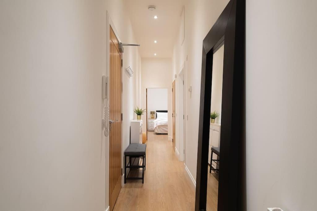 2 Bed 2 Bath Spacious Apartment In Central Абърдийн Екстериор снимка