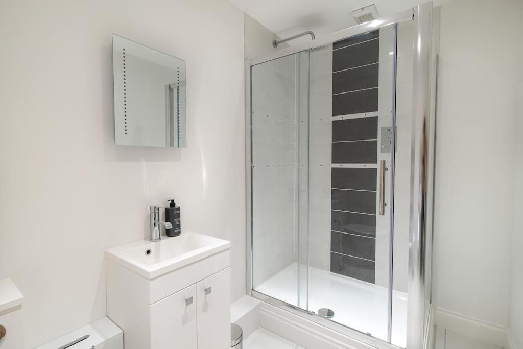 2 Bed 2 Bath Spacious Apartment In Central Абърдийн Екстериор снимка